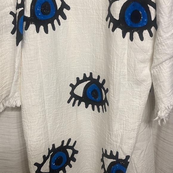 Embroidered Eye Design Robe - Cream and Blue - Picture 10 of 13